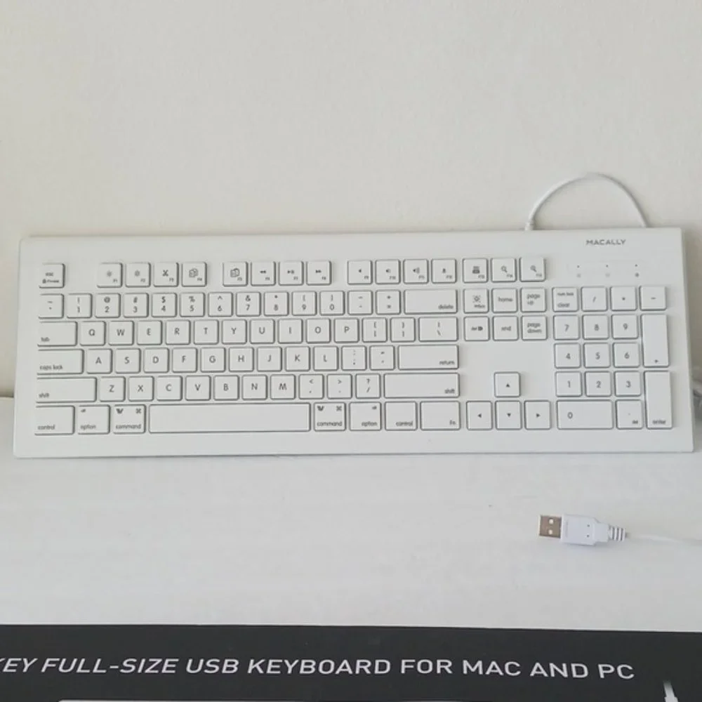 Macally 104 key full size USB Keyboard for Mac and PC in white